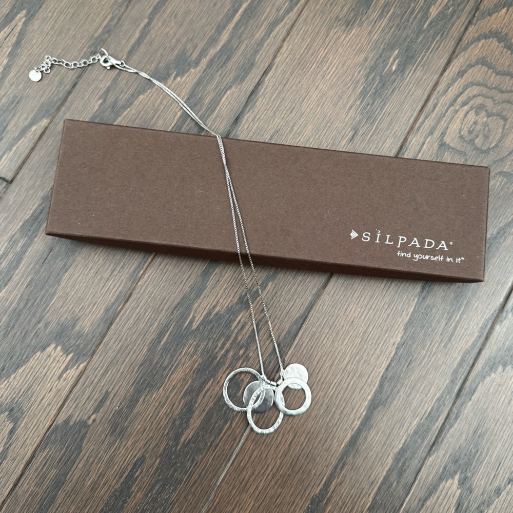 Silpada “Most Clever” 5 Etched Circles Necklace N2911